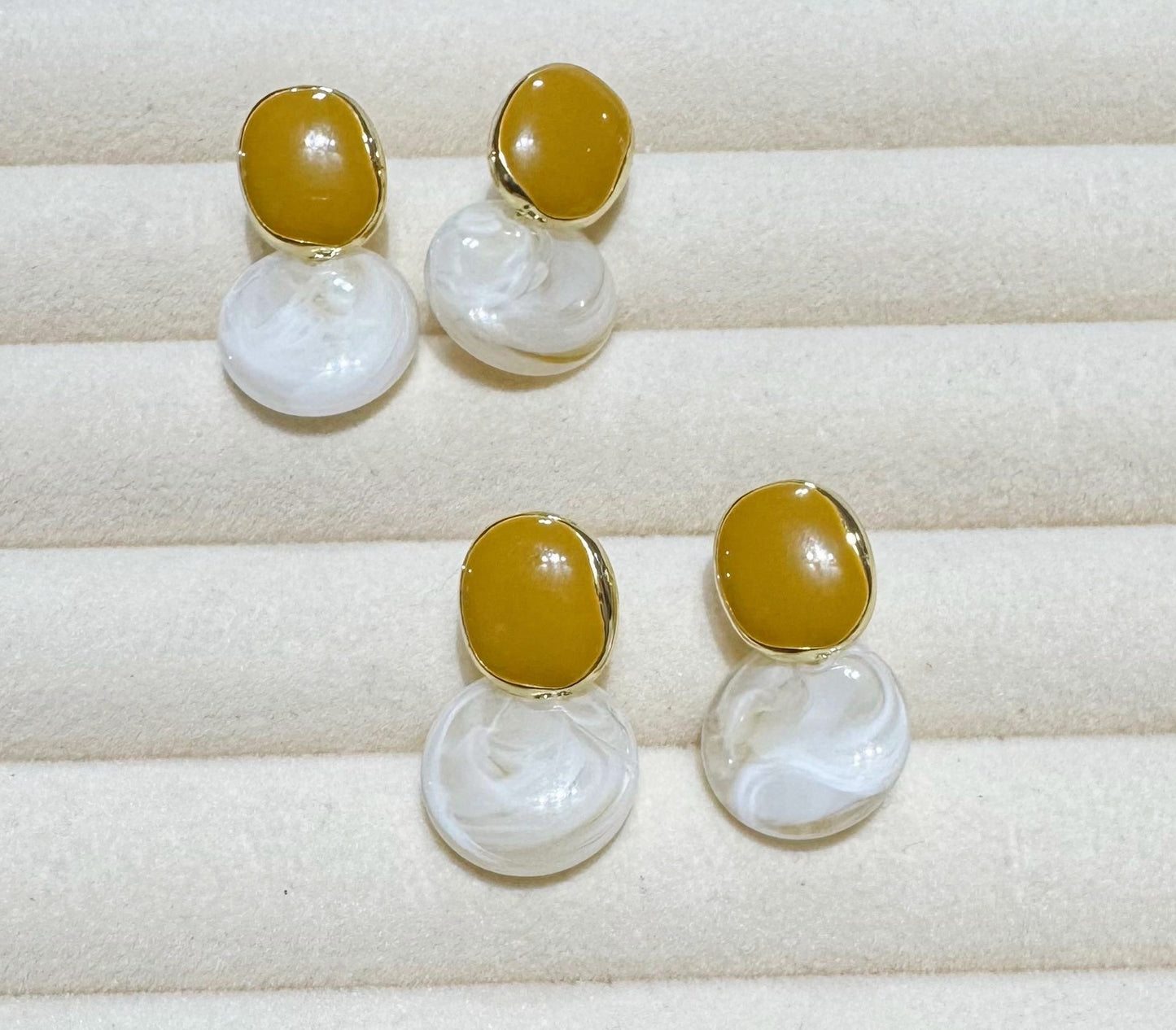 Aretes Mostaza & Marmol