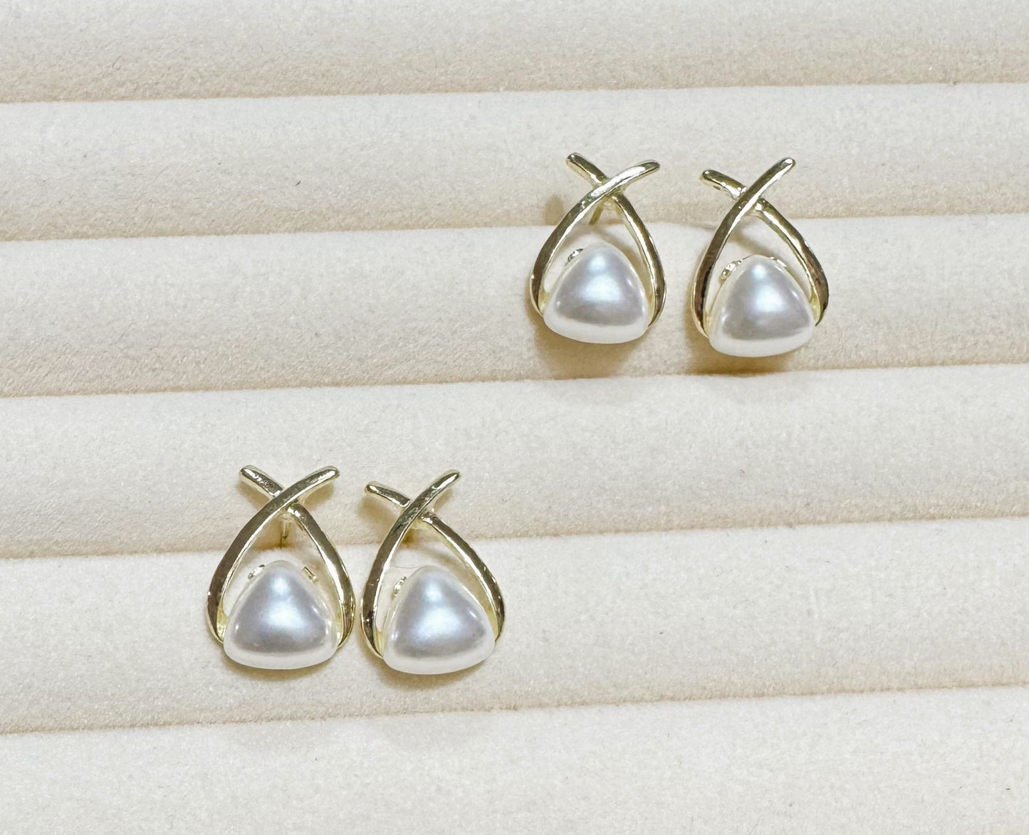 Aretes Gota Perla Triangular