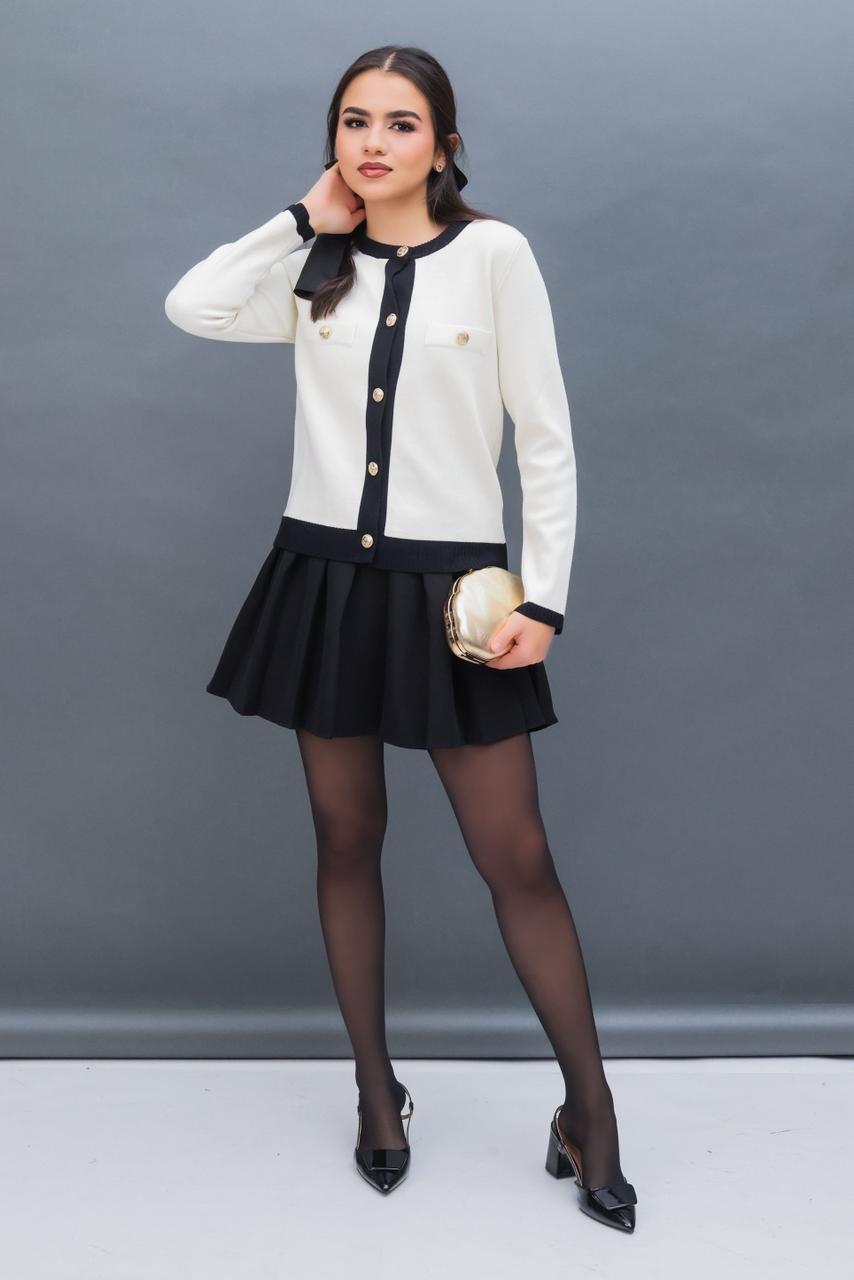 Suéter Elegante blanco con detalles en negro