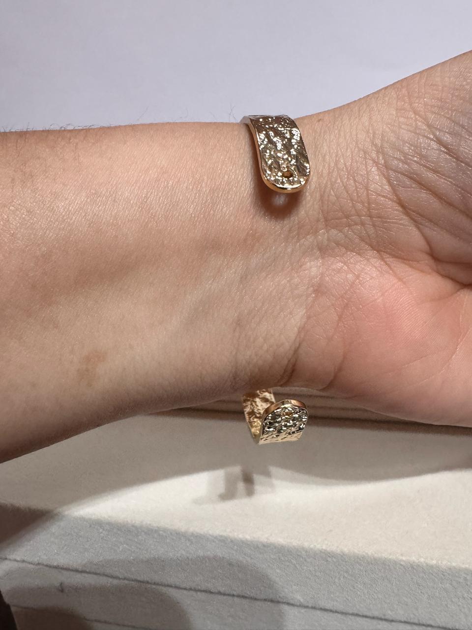 Pulsera abierta