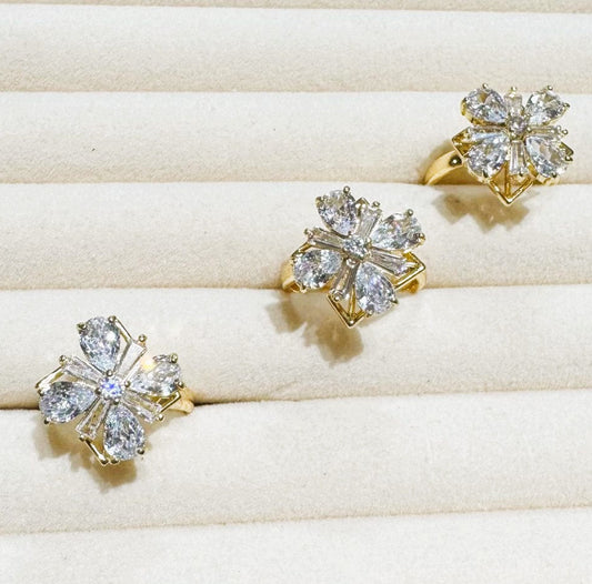 Anillo Flor Zirconia