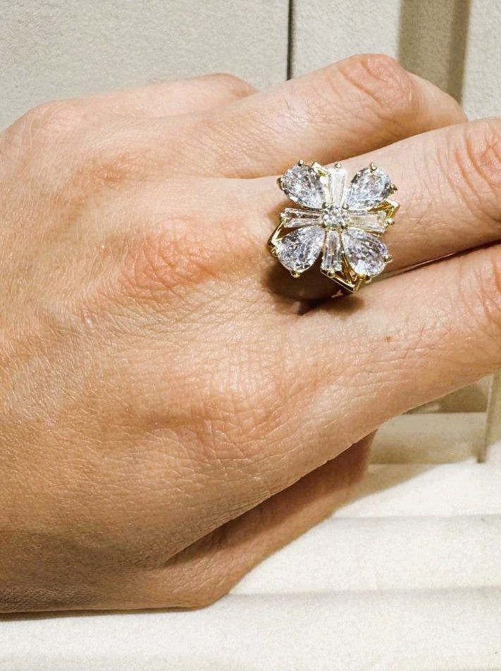 Anillo Flor Zirconia