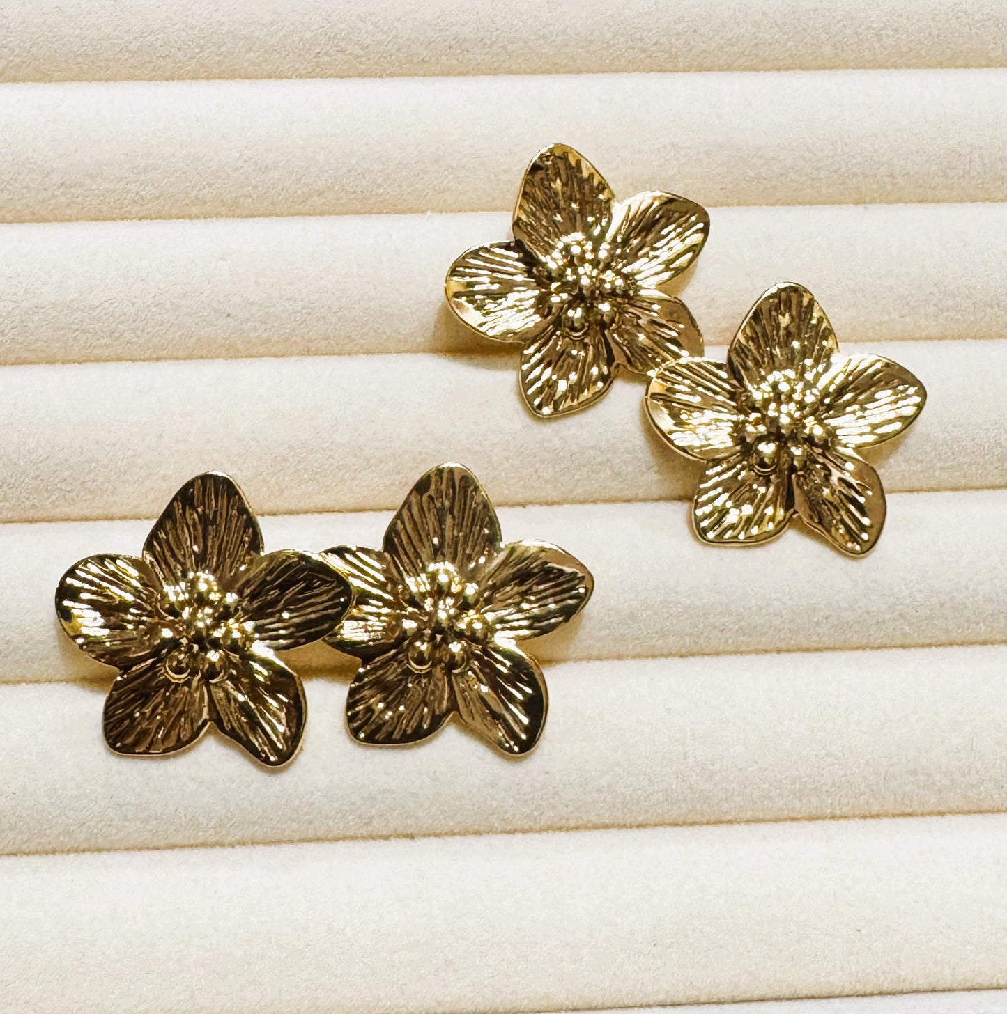 Aretes Flor Dorada